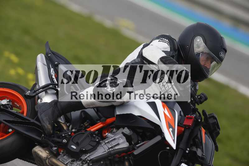 /Archiv-2024/01 26.-28.01.2024 Moto Center Thun Jerez/Gruppe gruen-green/backside